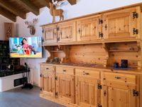 Wohnzimmer mit TV + Ofen